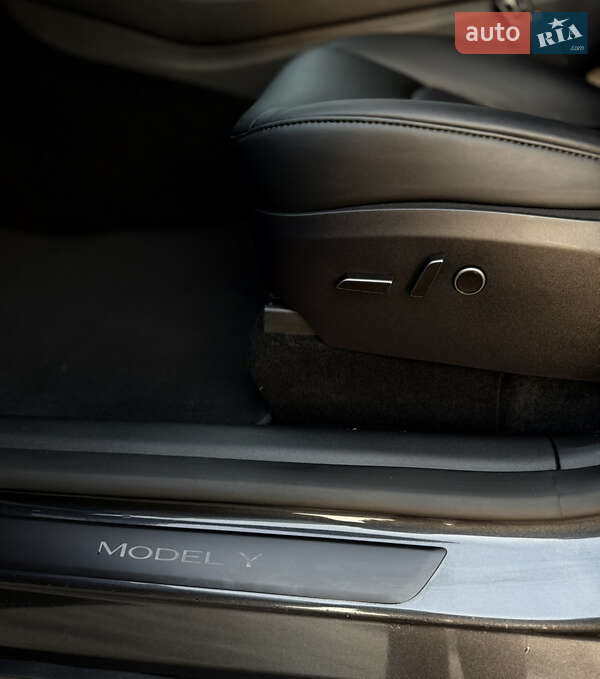 Внедорожник / Кроссовер Tesla Model Y 2024 в Ровно