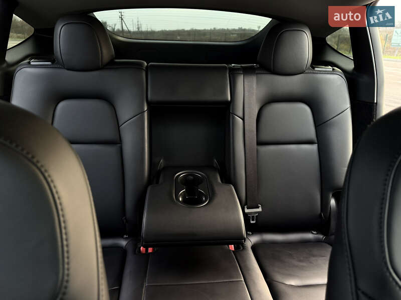 Внедорожник / Кроссовер Tesla Model Y 2024 в Ровно