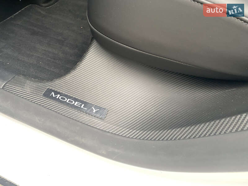 Внедорожник / Кроссовер Tesla Model Y 2023 в Киеве