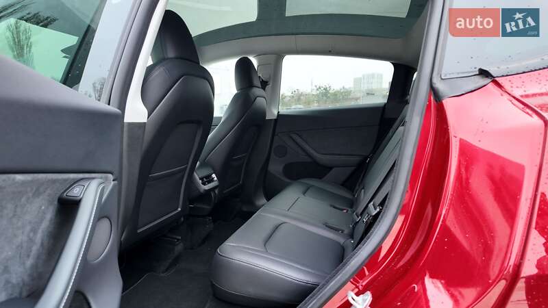 Внедорожник / Кроссовер Tesla Model Y 2024 в Киеве