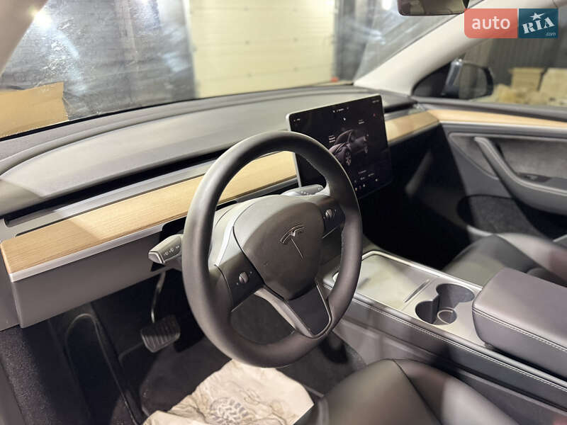 Внедорожник / Кроссовер Tesla Model Y 2023 в Киеве