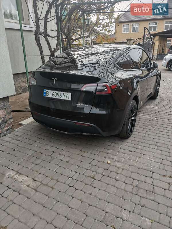 Позашляховик / Кросовер Tesla Model Y 2023 в Полтаві фото 2 Позашляховик / Кросовер Tesla Model Y 2023 в Полтаві