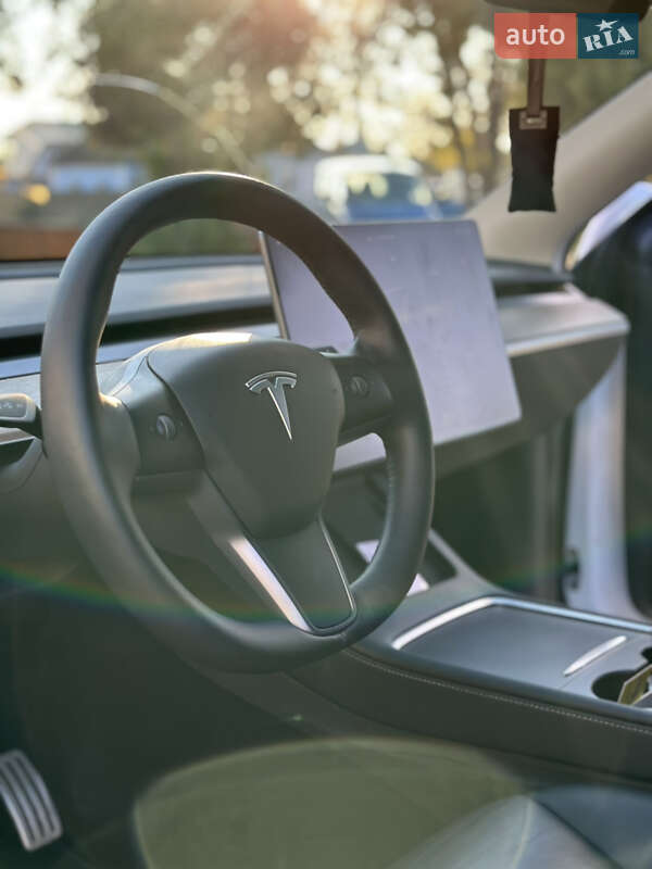 Позашляховик / Кросовер Tesla Model Y 2022 в Визирці фото 12 Позашляховик / Кросовер Tesla Model Y 2022 в Визирці