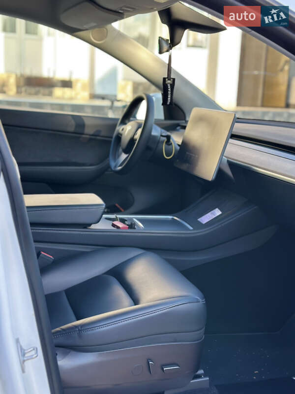 Позашляховик / Кросовер Tesla Model Y 2022 в Визирці фото 14 Позашляховик / Кросовер Tesla Model Y 2022 в Визирці