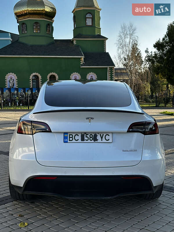 Позашляховик / Кросовер Tesla Model Y 2022 в Визирці фото 9 Позашляховик / Кросовер Tesla Model Y 2022 в Визирці