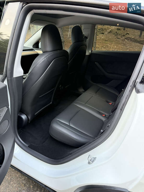 Позашляховик / Кросовер Tesla Model Y 2024 в Києві