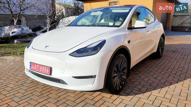 Внедорожник / Кроссовер Tesla Model Y 2024 в Киеве