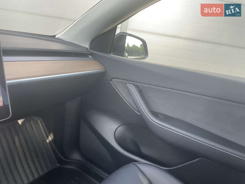 Позашляховик / Кросовер Tesla Model Y 2021 в Золочеві