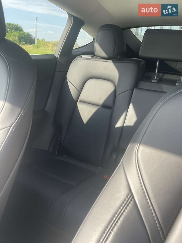 Позашляховик / Кросовер Tesla Model Y 2021 в Золочеві