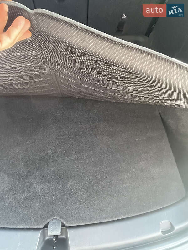 Позашляховик / Кросовер Tesla Model Y 2021 в Золочеві