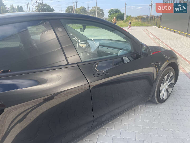 Позашляховик / Кросовер Tesla Model Y 2021 в Золочеві