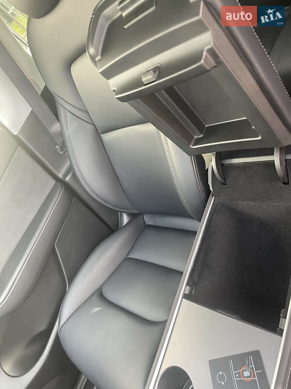 Позашляховик / Кросовер Tesla Model Y 2021 в Золочеві