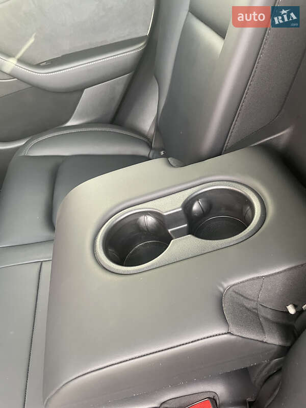 Позашляховик / Кросовер Tesla Model Y 2021 в Золочеві