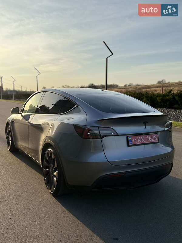 Позашляховик / Кросовер Tesla Model Y 2024 в Києві фото 6 Позашляховик / Кросовер Tesla Model Y 2024 в Києві