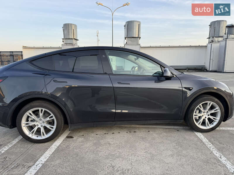 Позашляховик / Кросовер Tesla Model Y 2024 в Києві фото 8 Позашляховик / Кросовер Tesla Model Y 2024 в Києві