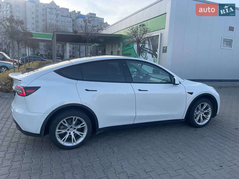 Позашляховик / Кросовер Tesla Model Y 2022 в Гатне