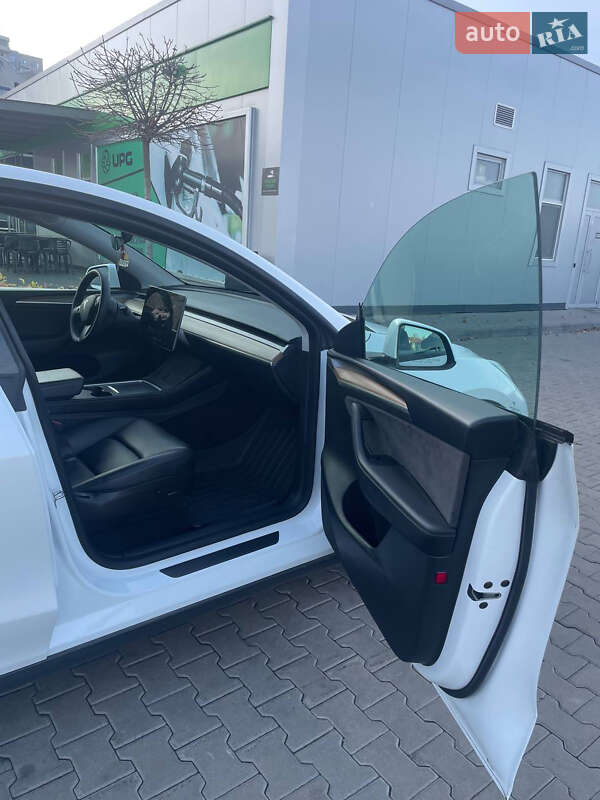 Позашляховик / Кросовер Tesla Model Y 2022 в Гатне