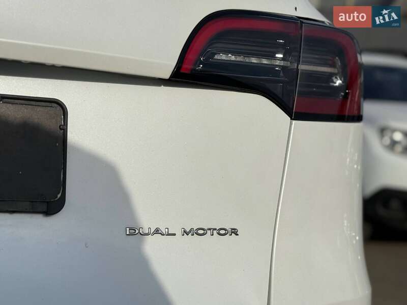 Позашляховик / Кросовер Tesla Model Y 2023 в Києві