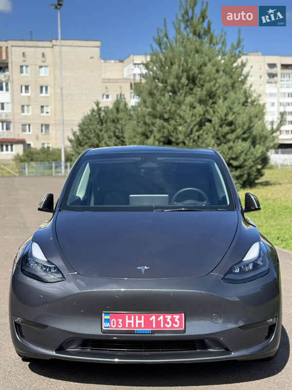 Tesla Model Y 2023