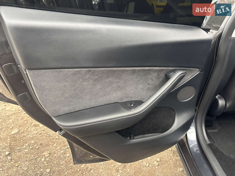 Внедорожник / Кроссовер Tesla Model Y 2024 в Киеве фото 18 Внедорожник / Кроссовер Tesla Model Y 2024 в Киеве