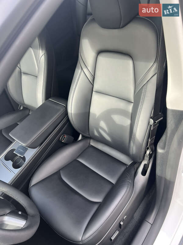 Внедорожник / Кроссовер Tesla Model Y 2023 в Тернополе