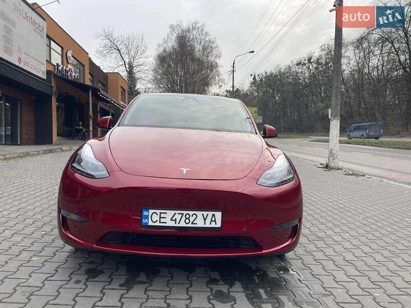 Tesla Model Y 2025