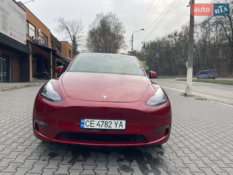Tesla Model Y 2025
