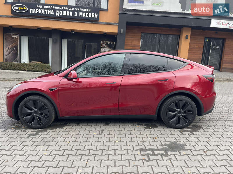 Позашляховик / Кросовер Tesla Model Y 2025 в Чернівцях