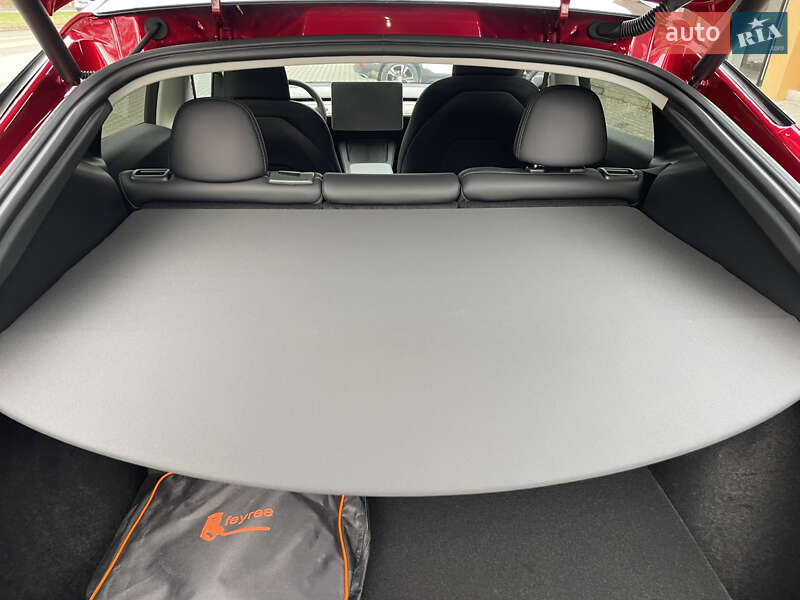 Позашляховик / Кросовер Tesla Model Y 2025 в Чернівцях