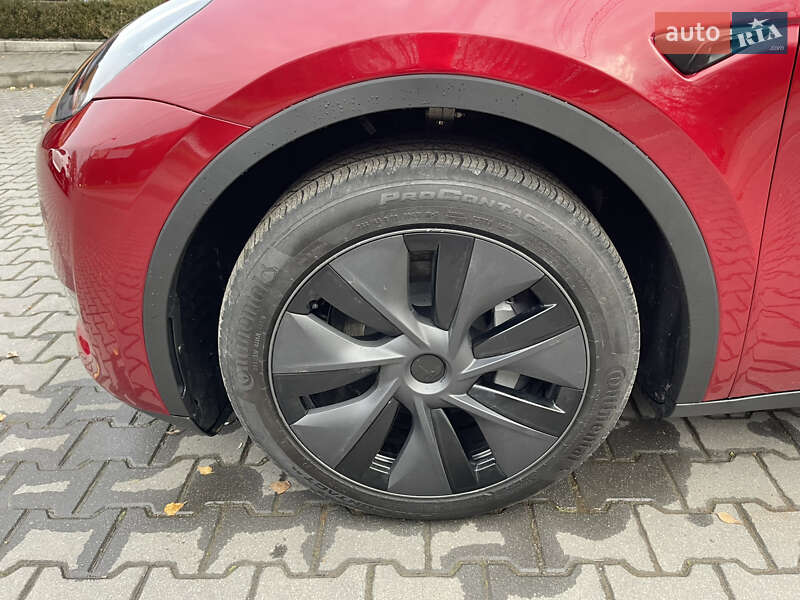 Позашляховик / Кросовер Tesla Model Y 2025 в Чернівцях