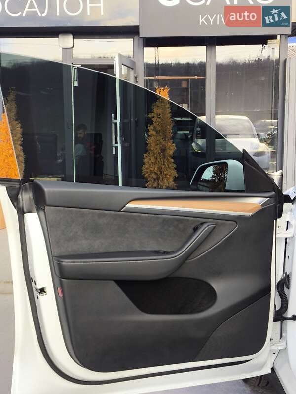 Внедорожник / Кроссовер Tesla Model Y 2024 в Киеве фото 16 Внедорожник / Кроссовер Tesla Model Y 2024 в Киеве