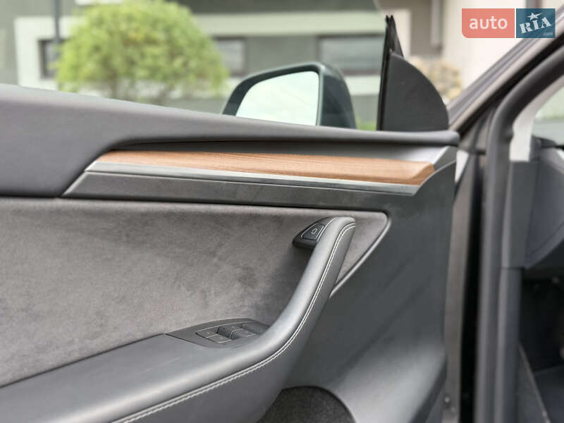 Позашляховик / Кросовер Tesla Model Y 2024 в Стрию фото 70 Позашляховик / Кросовер Tesla Model Y 2024 в Стрию