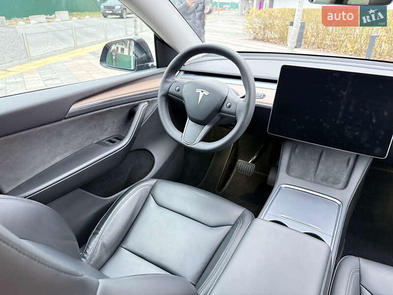 Внедорожник / Кроссовер Tesla Model Y 2024 в Киеве