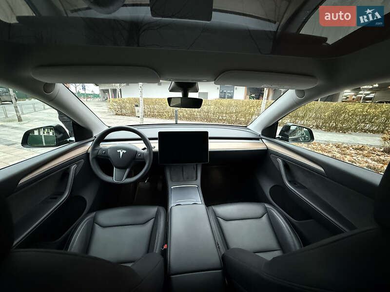 Внедорожник / Кроссовер Tesla Model Y 2024 в Киеве