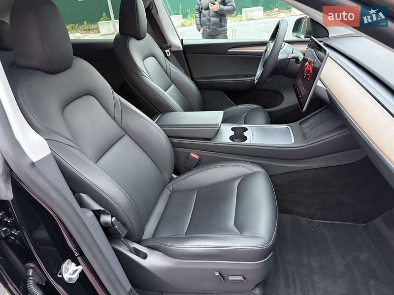 Внедорожник / Кроссовер Tesla Model Y 2024 в Киеве