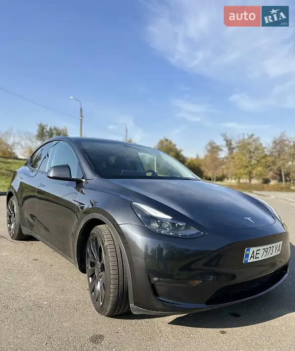 Tesla Model Y 2024