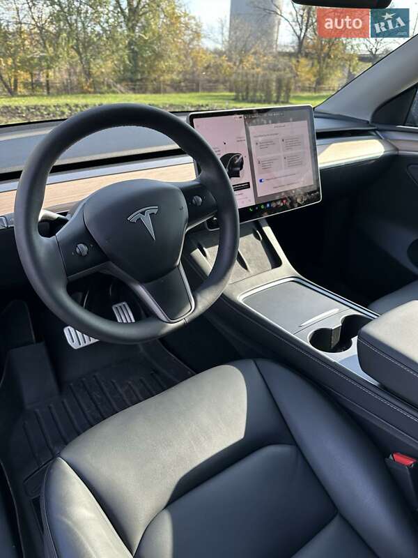 Внедорожник / Кроссовер Tesla Model Y 2024 в Кривом Роге