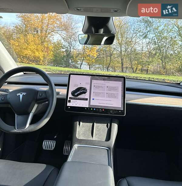 Внедорожник / Кроссовер Tesla Model Y 2024 в Кривом Роге
