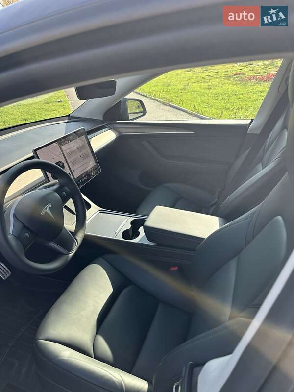 Внедорожник / Кроссовер Tesla Model Y 2024 в Кривом Роге