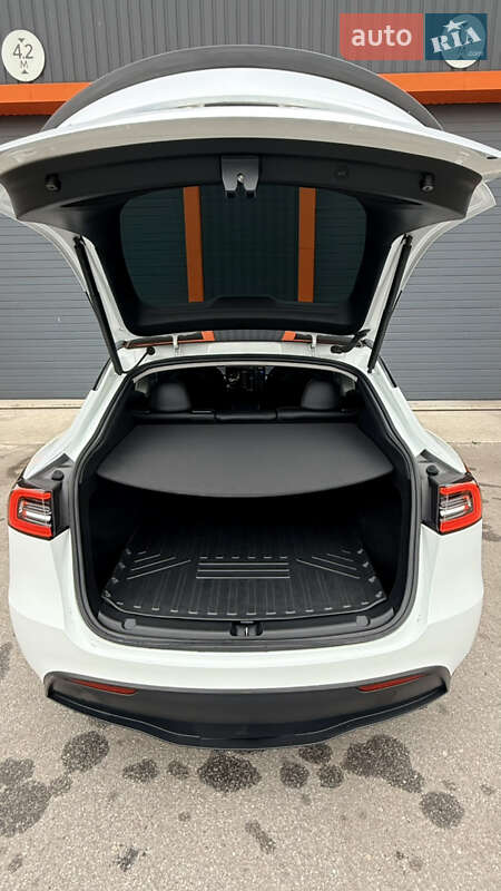 Позашляховик / Кросовер Tesla Model Y 2023 в Броварах фото 18 Позашляховик / Кросовер Tesla Model Y 2023 в Броварах