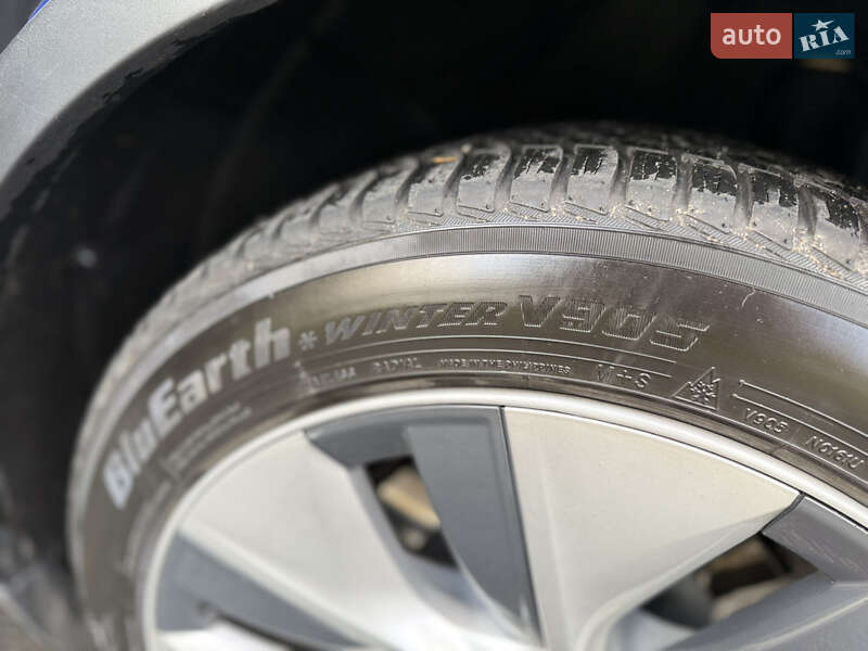 Внедорожник / Кроссовер Tesla Model Y 2023 в Харькове