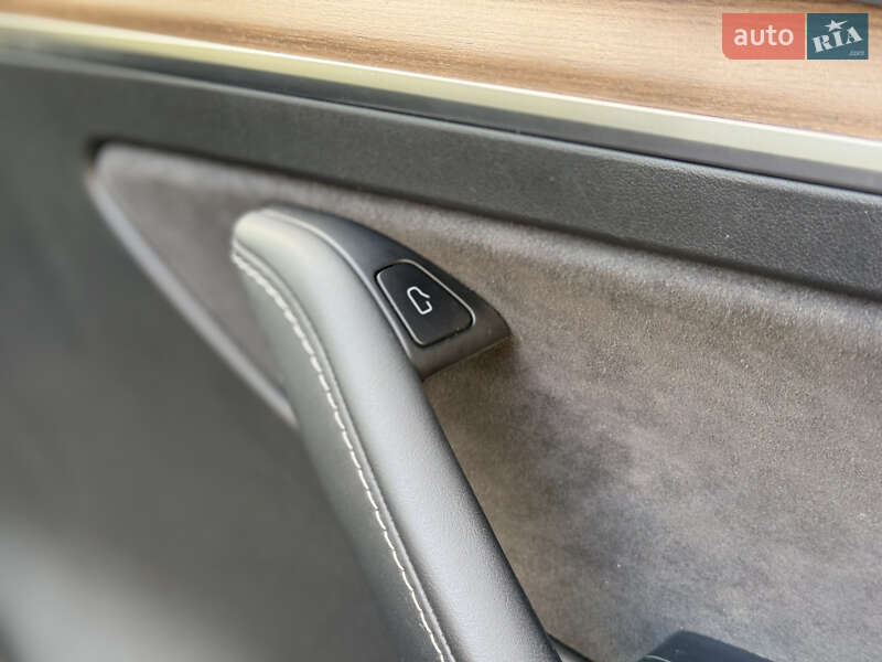 Внедорожник / Кроссовер Tesla Model Y 2023 в Харькове