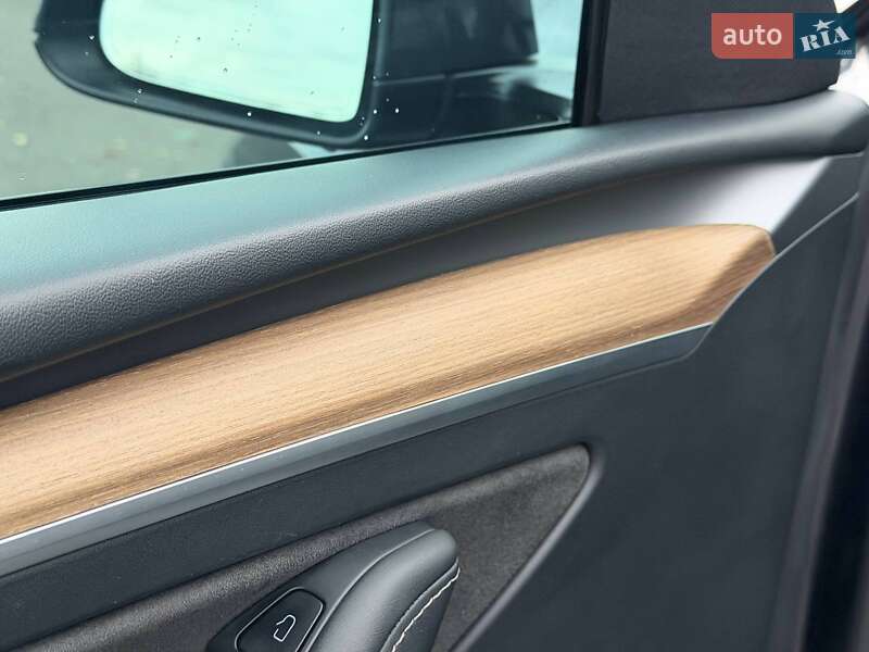 Внедорожник / Кроссовер Tesla Model Y 2023 в Кривом Роге