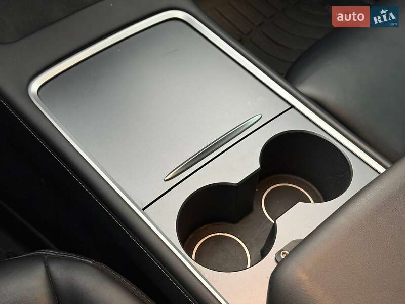 Внедорожник / Кроссовер Tesla Model Y 2023 в Кривом Роге