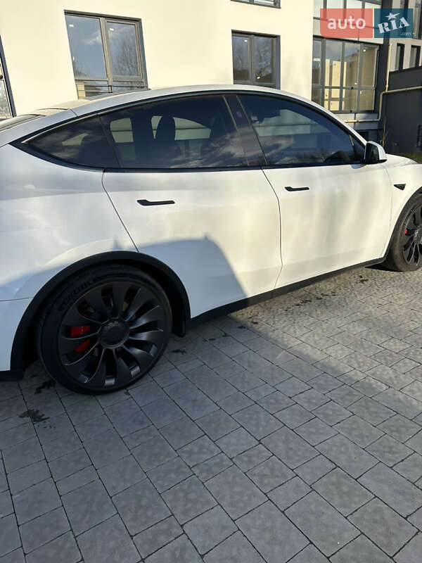 Позашляховик / Кросовер Tesla Model Y 2023 в Львові фото 13 Позашляховик / Кросовер Tesla Model Y 2023 в Львові