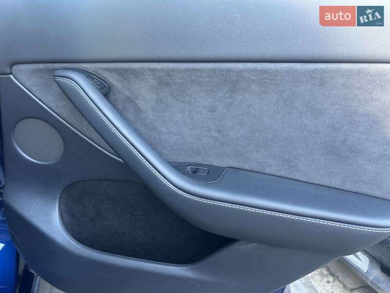 Позашляховик / Кросовер Tesla Model Y 2022 в Рівному