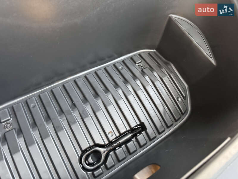 Внедорожник / Кроссовер Tesla Model Y 2020 в Луцке