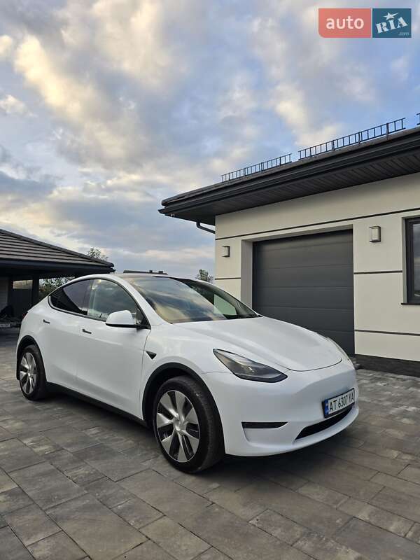 Внедорожник / Кроссовер Tesla Model Y 2023 в Ивано-Франковске