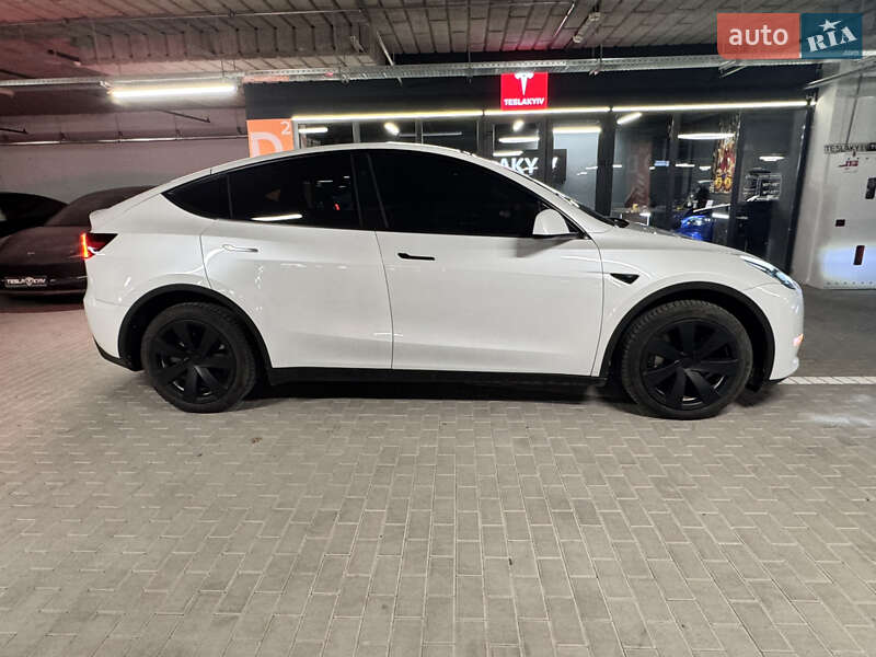 Позашляховик / Кросовер Tesla Model Y 2024 в Києві