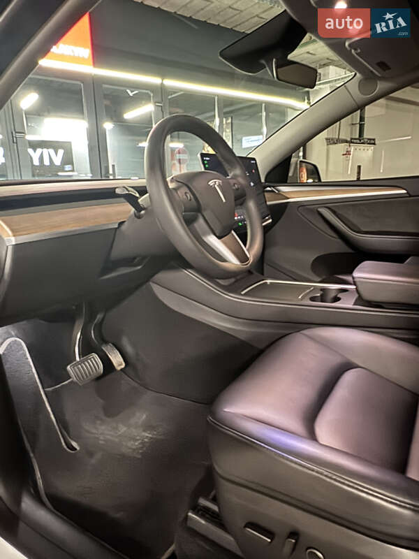 Позашляховик / Кросовер Tesla Model Y 2024 в Києві